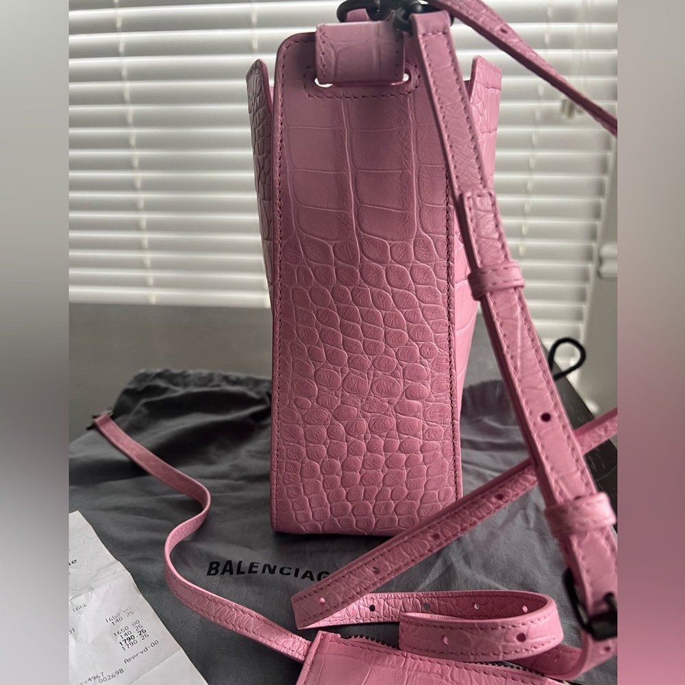 COPY - Pink Leather Balenciaga Tool 2.0 North-South Tote Bag Xs (AUTHENTIC) - Picture 5 of 11